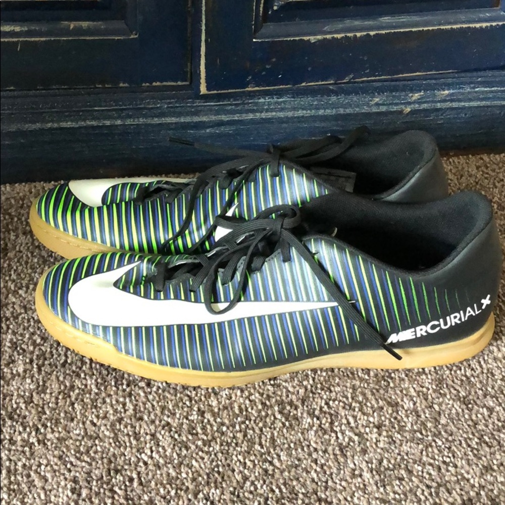 Nike soccer trainers... men’s 12! Worn once !